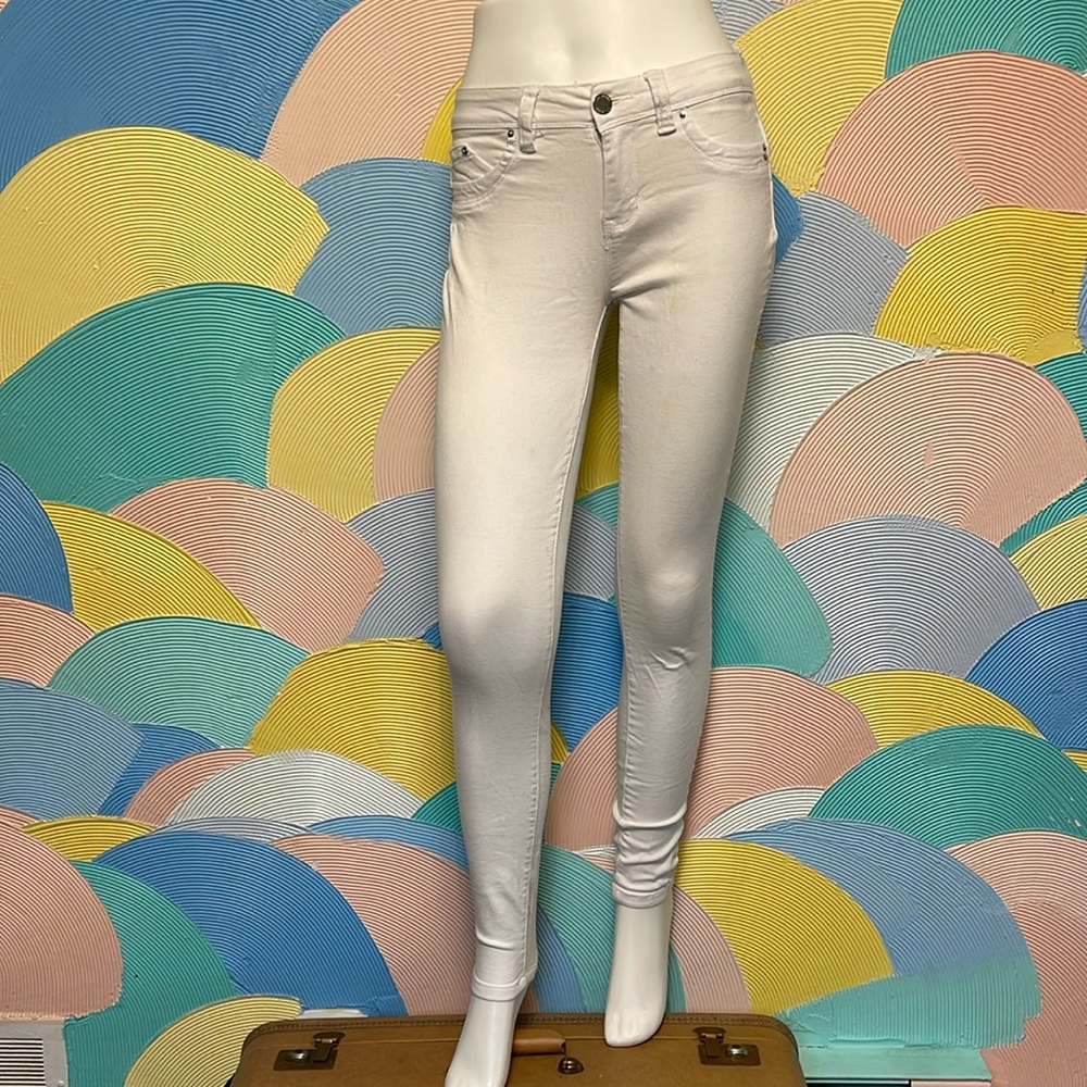 YMI mid rise white jeans Sz 3